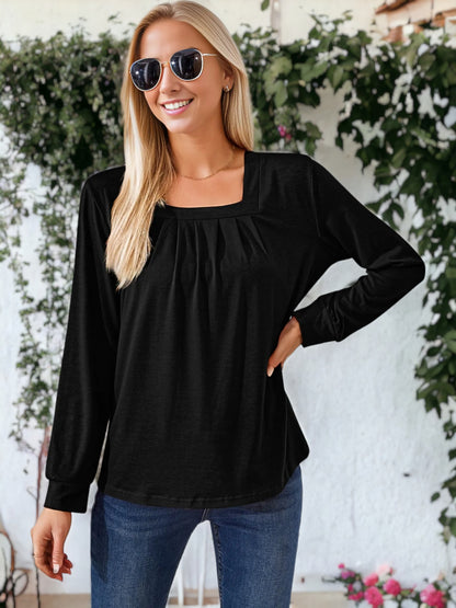 Blusa con escote cuadrado y detalle plisado