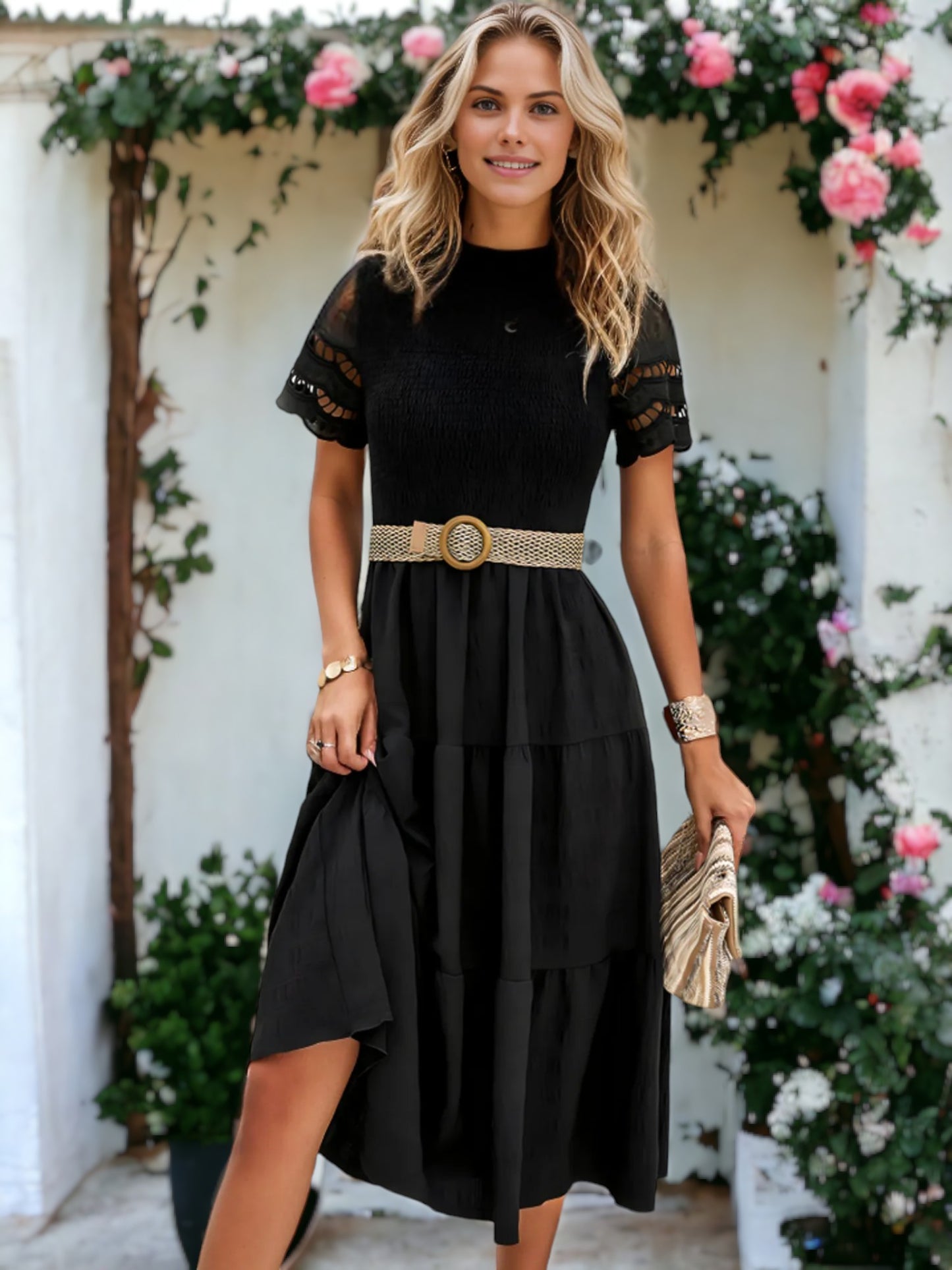 Vestido midi con capas y mangas con ojales huecos en color liso