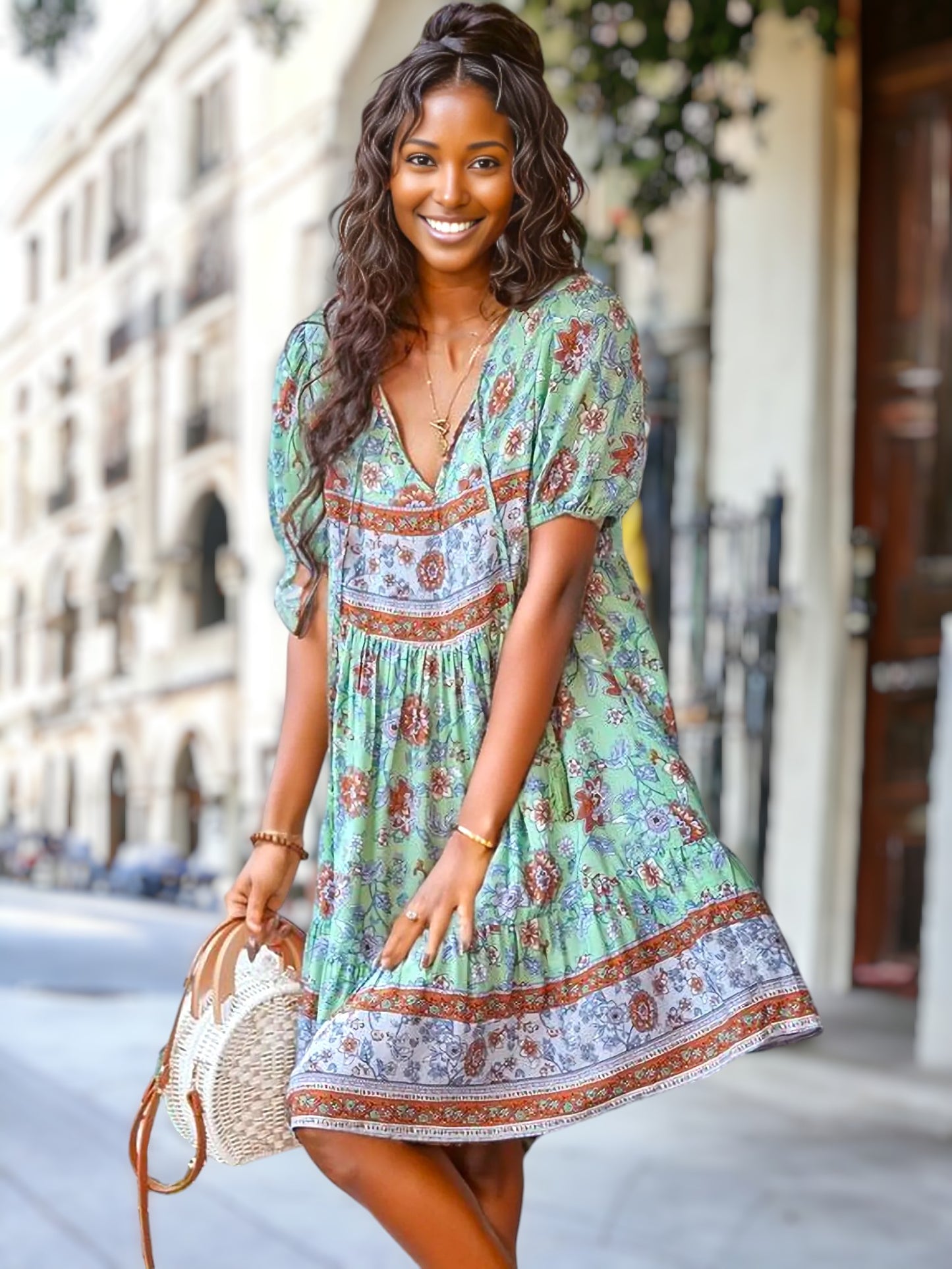 Vestido bohemio con mangas abullonadas y estampado floral 