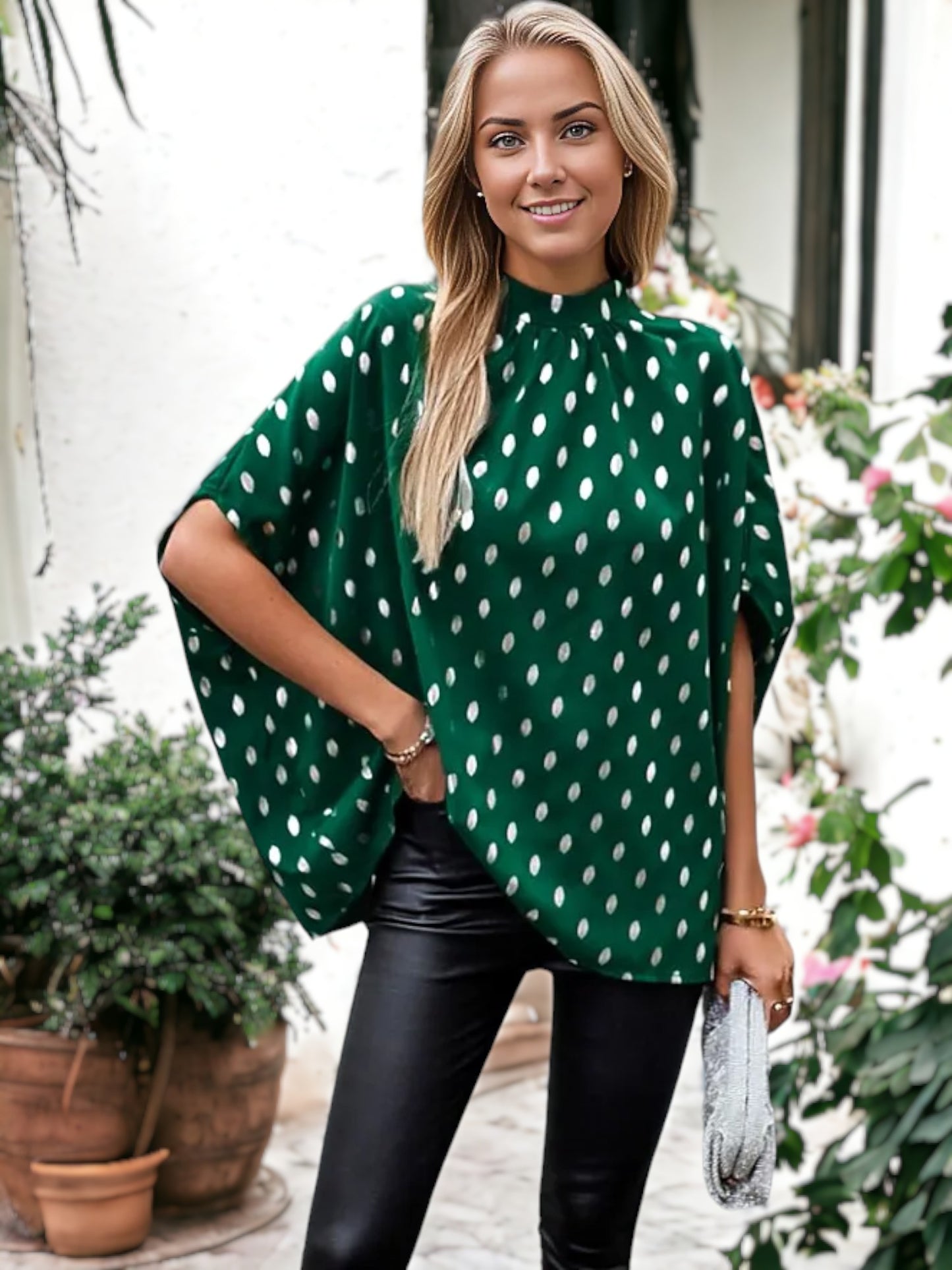 Blusa con mangas dolman y estampado de lunares