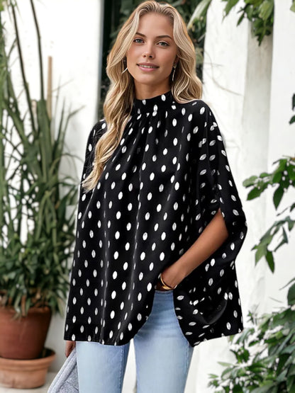 Blusa con mangas dolman y estampado de lunares