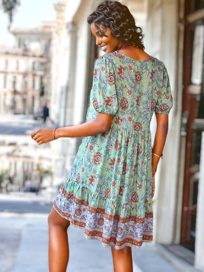 Vestido bohemio con mangas abullonadas y estampado floral 