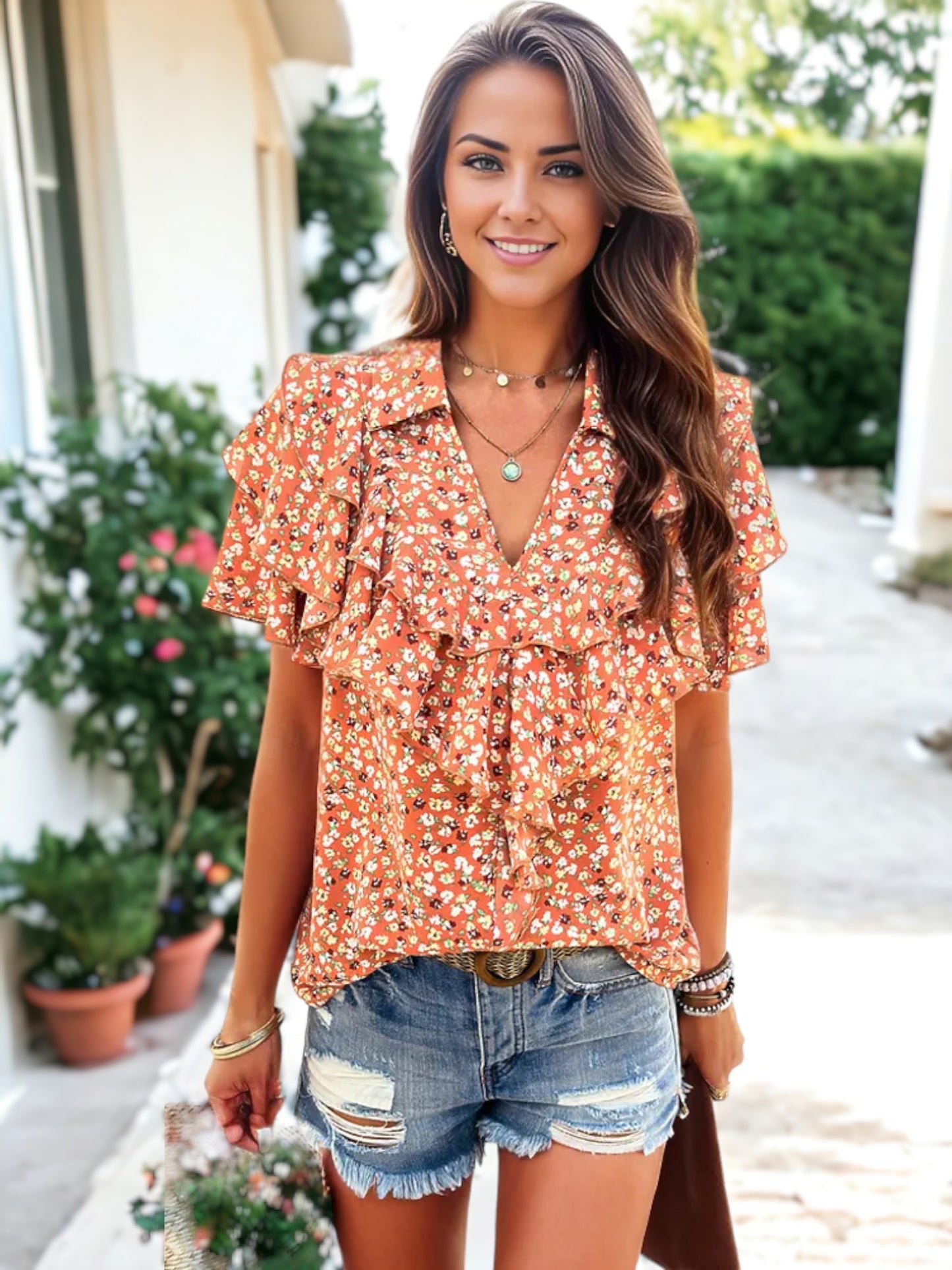 Blusa con cuello, volantes, manga corta y estampado floral