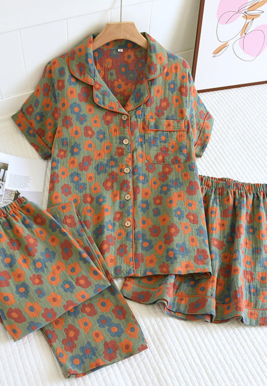 Conjunto de pijama de tres piezas con estampado floral otoñal