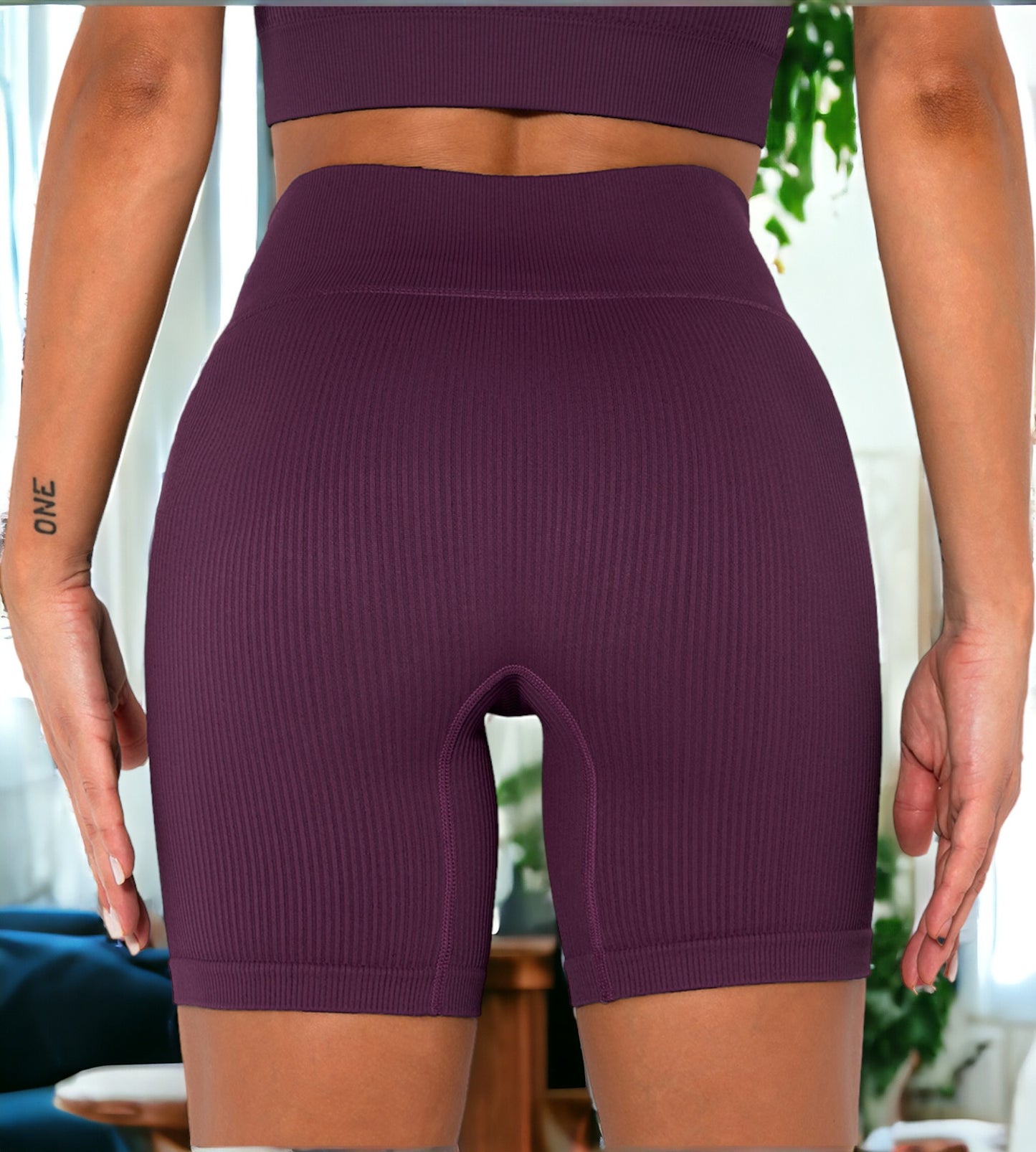 Seamless Threaded Hip Yoga Shorts