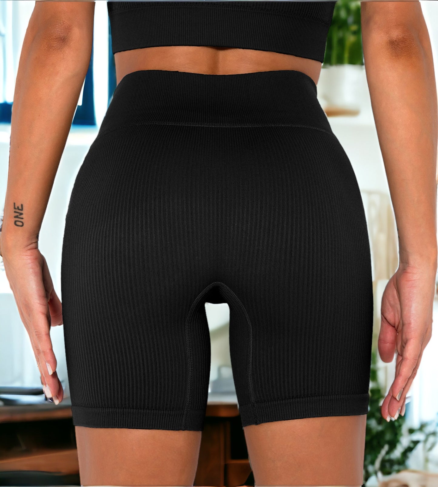 Seamless Threaded Hip Yoga Shorts