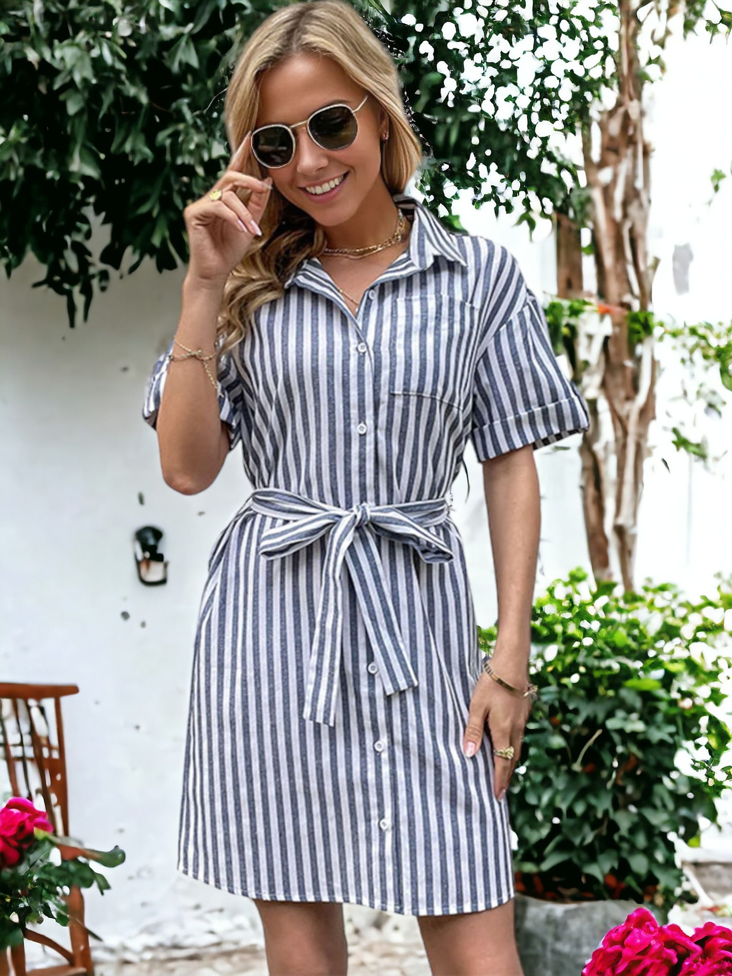 Vestido con botones y estampado de rayas