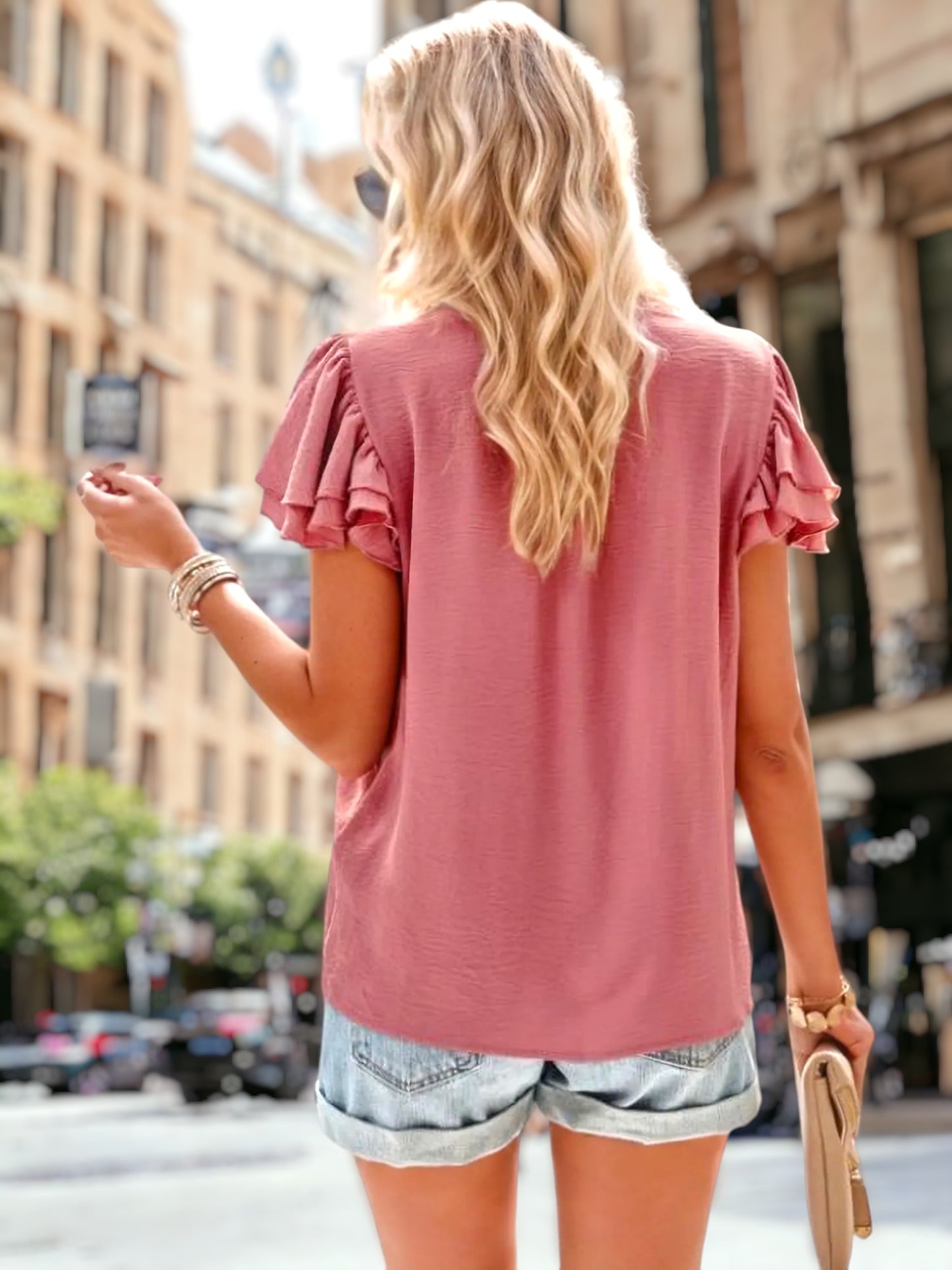 Blusa con detalle plisado y mangas abullonadas