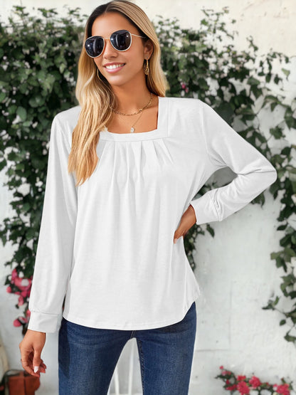 Blusa con escote cuadrado y detalle plisado