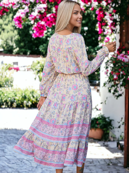 Vestido midi acampanado con detalle de botones y estampado floral de cachemira en tonos pastel