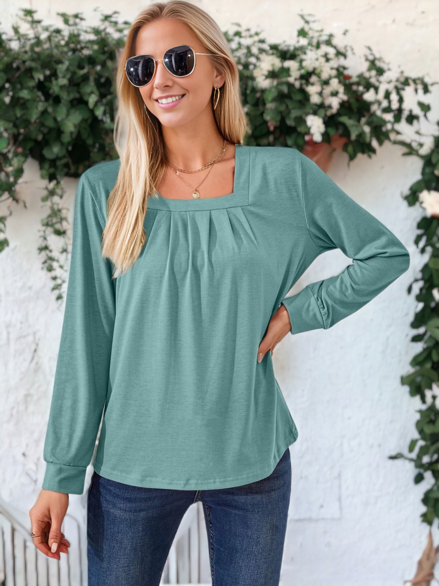 Blusa con escote cuadrado y detalle plisado