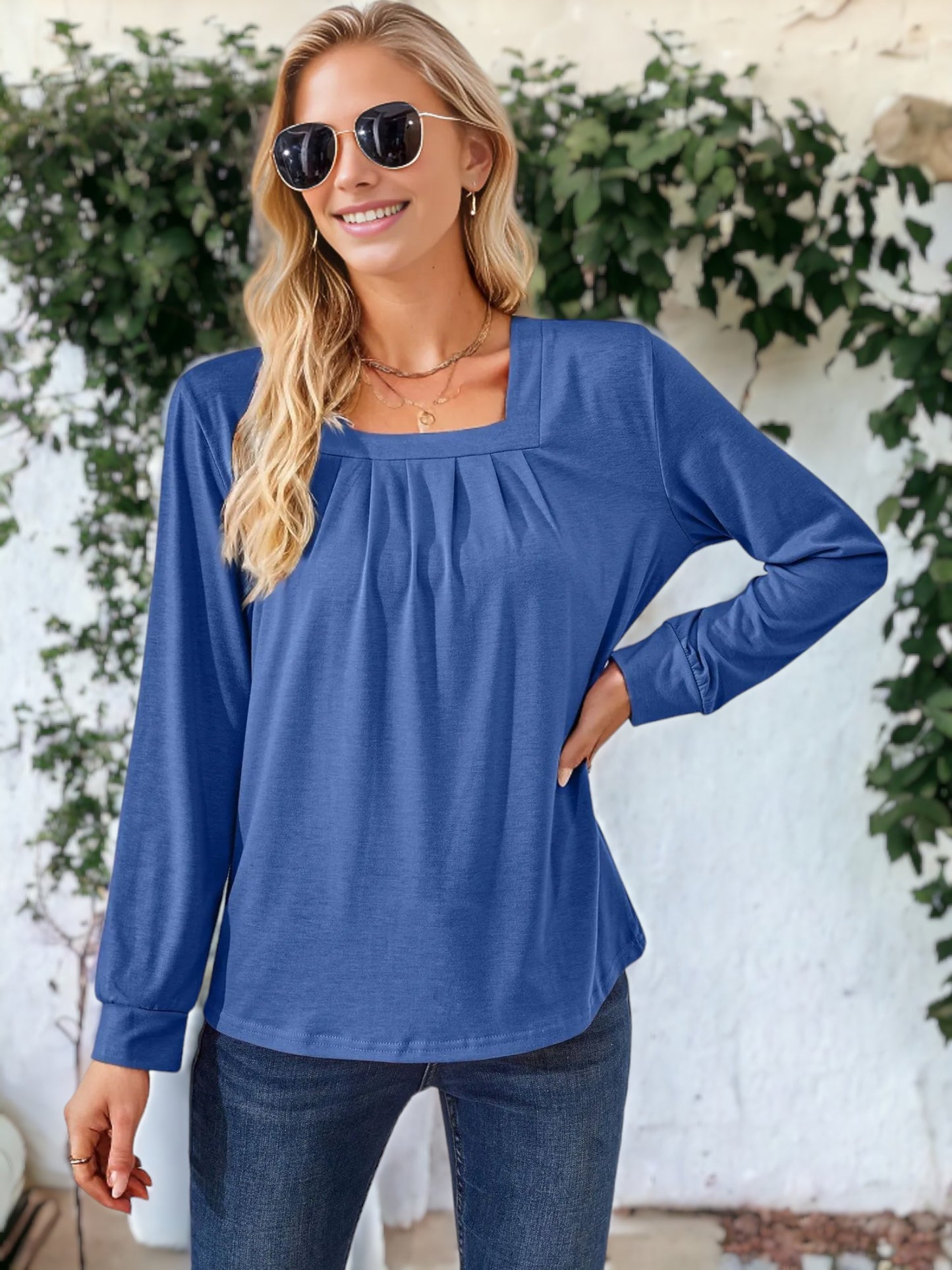 Blusa con escote cuadrado y detalle plisado