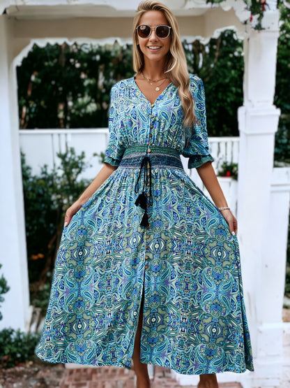 Vestido midi con escote en V, botones simulados, borlas y lazo con estampado de cachemira