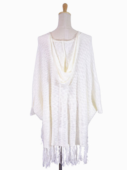 Poncho de punto ligero con capucha y dobladillo con flecos En Creme Boho Free Your Spirit