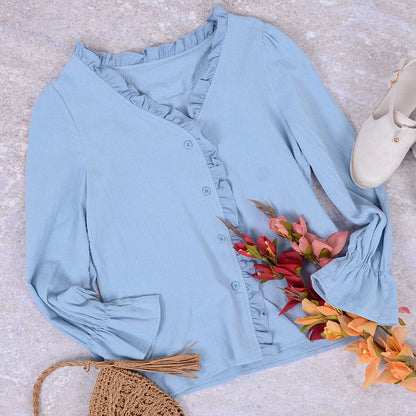 Blusa con botones y ribete de volantes