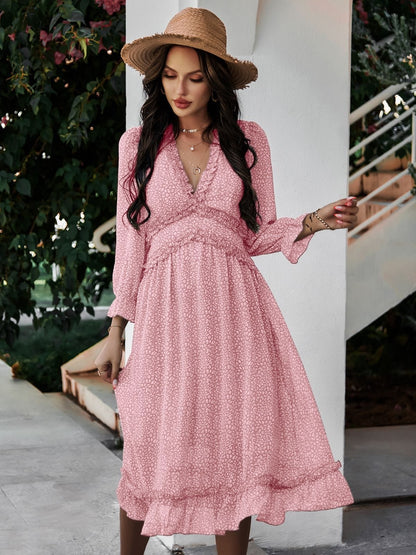 Vestido con estampado de lunares y volantes