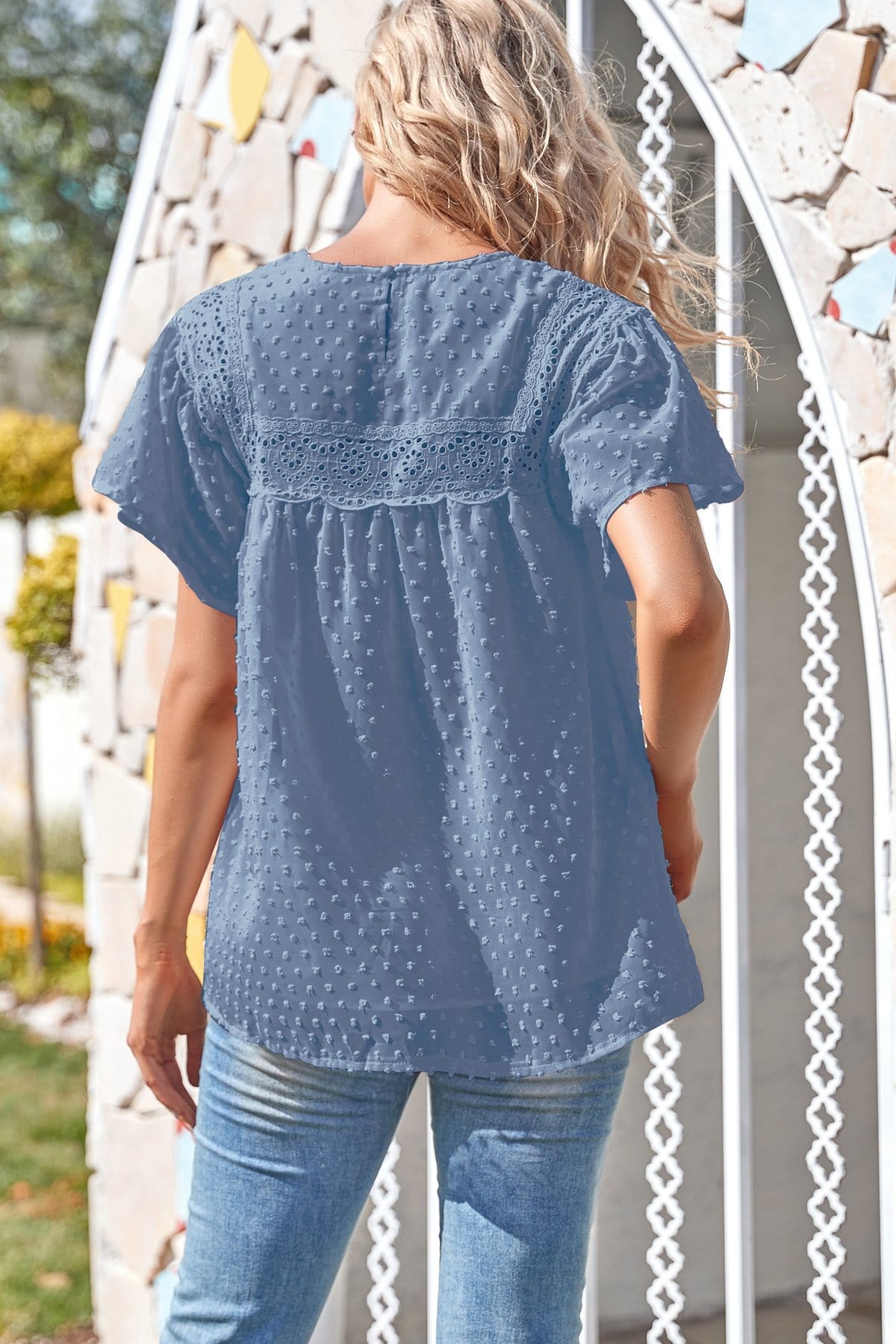 Blusa de lunares con encaje y mangas abullonadas