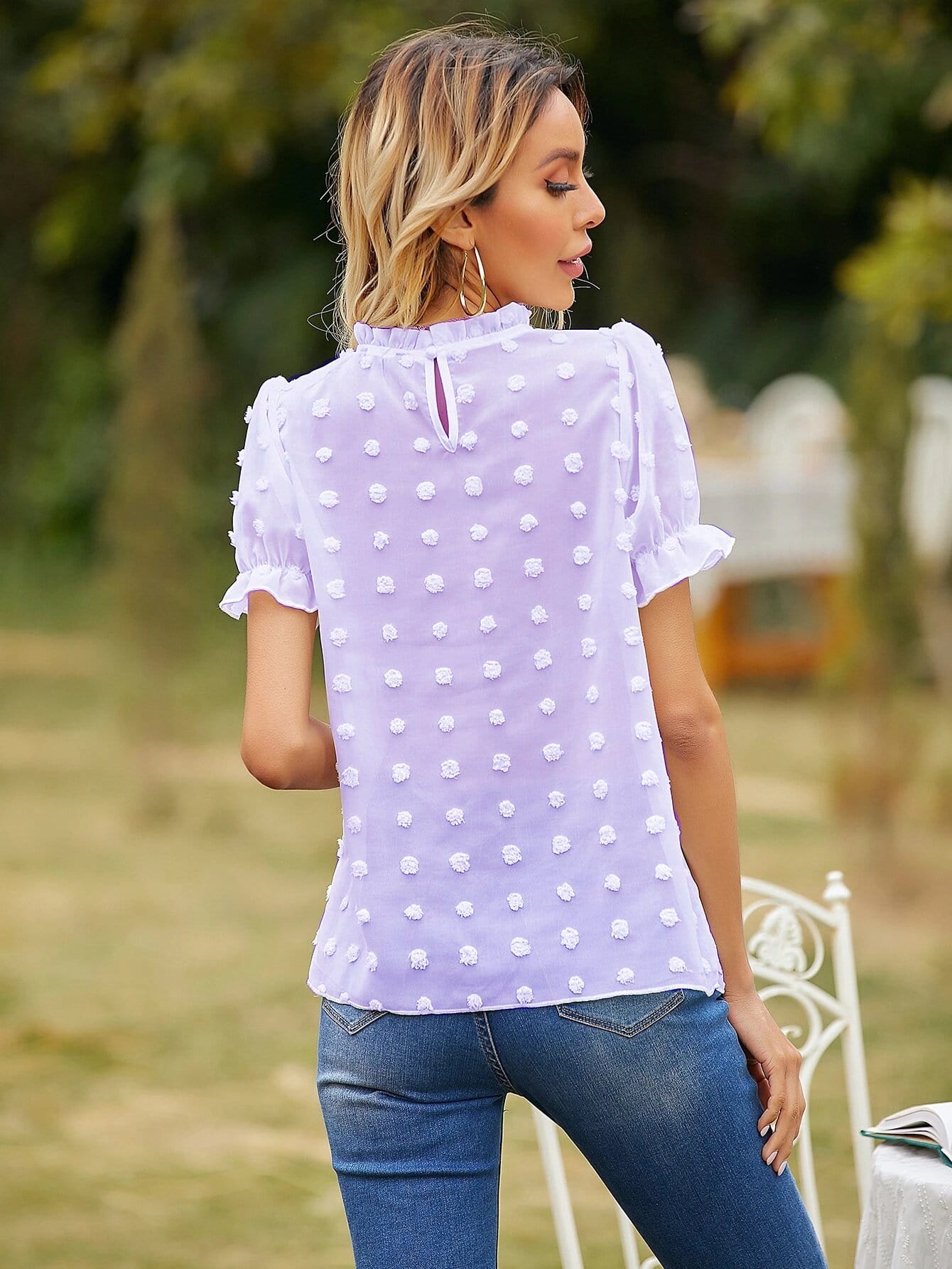 Blusa de lunares con pinza y mangas abullonadas