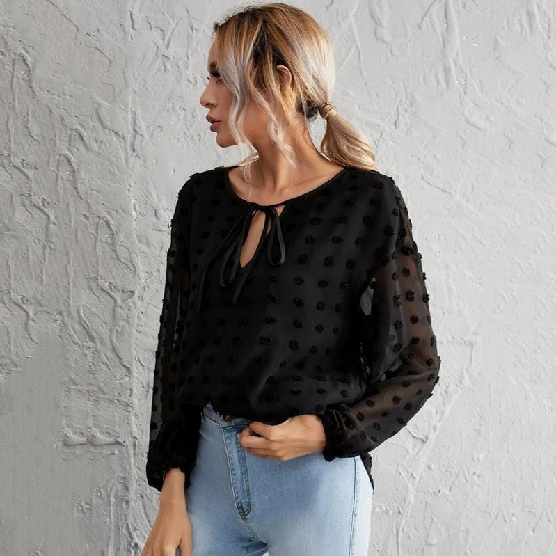 Blusa de verano con lazo y lunares