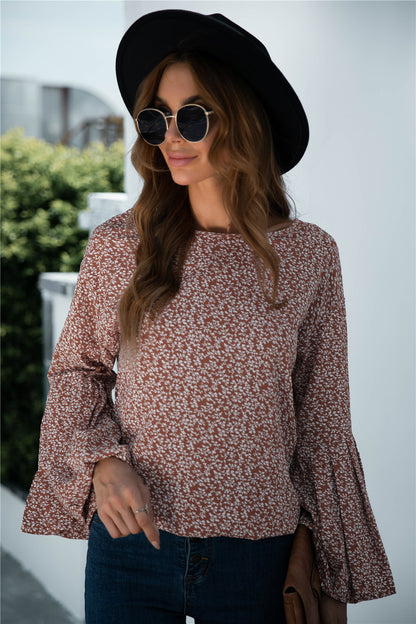 Blusa con estampado floral y mangas acampanadas