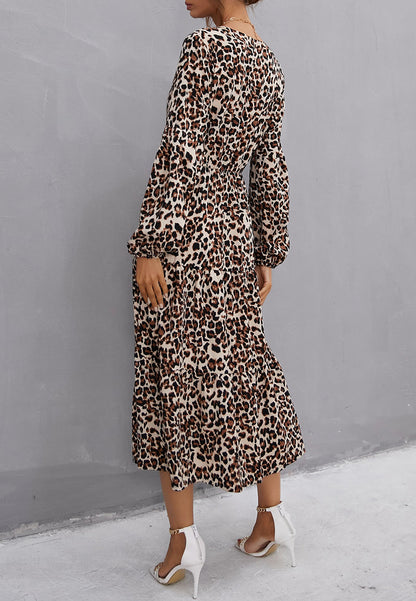 Vestido midi fluido con estampado de leopardo