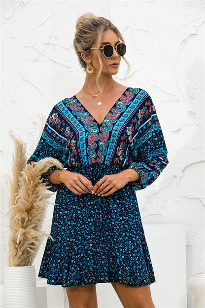 Vestido bohemio con dobladillo con volantes y estampado floral 