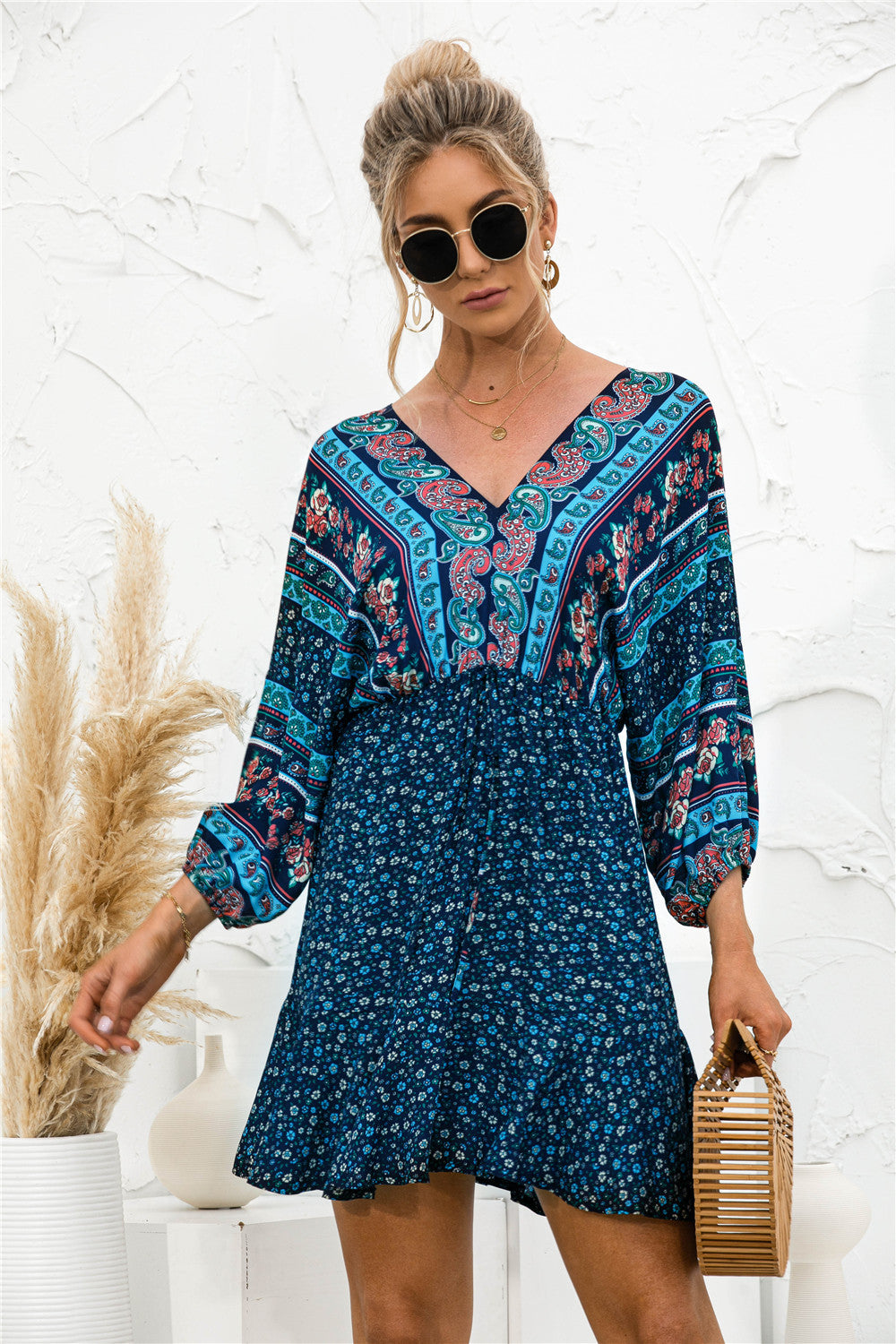 Vestido bohemio con dobladillo con volantes y estampado floral 