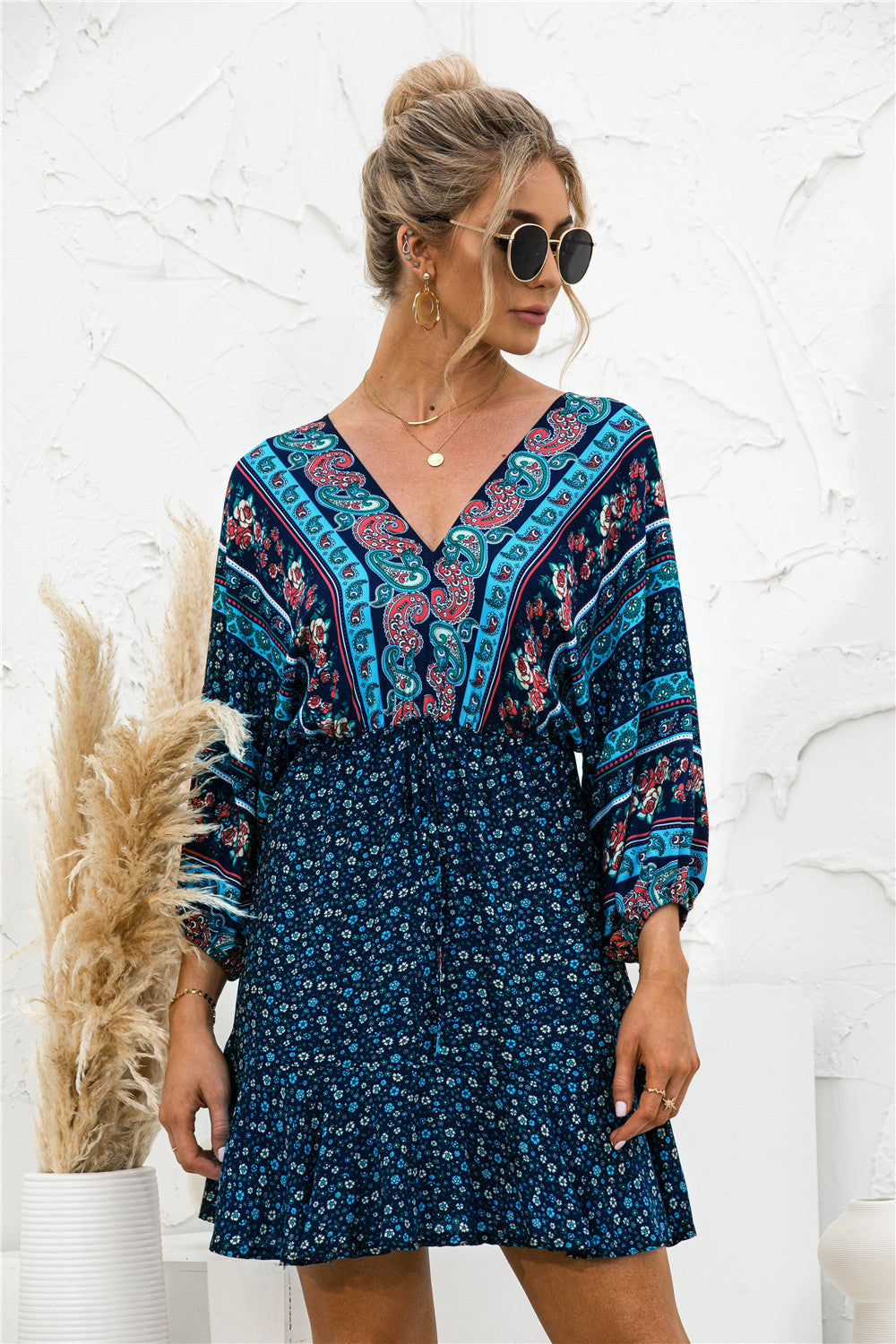 Vestido bohemio con dobladillo con volantes y estampado floral 