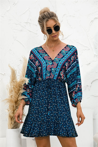 Vestido bohemio con dobladillo con volantes y estampado floral 