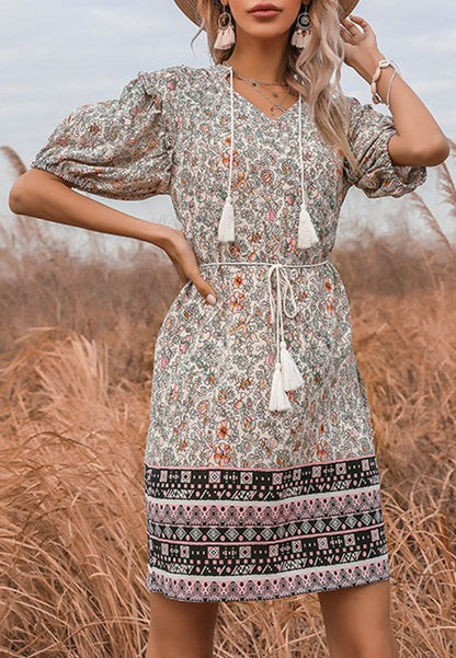 Vestido midi bohemio con detalle de lazo y borlas