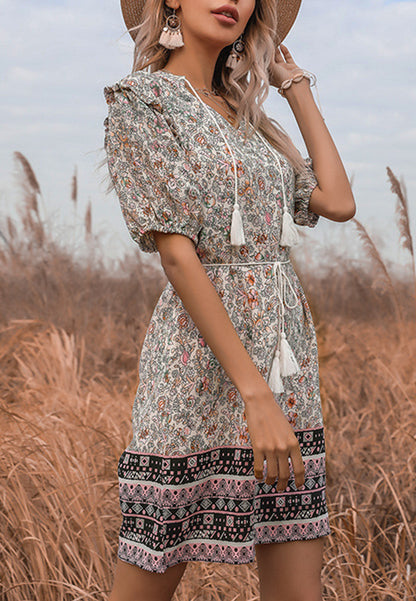 Vestido midi bohemio con detalle de lazo y borlas