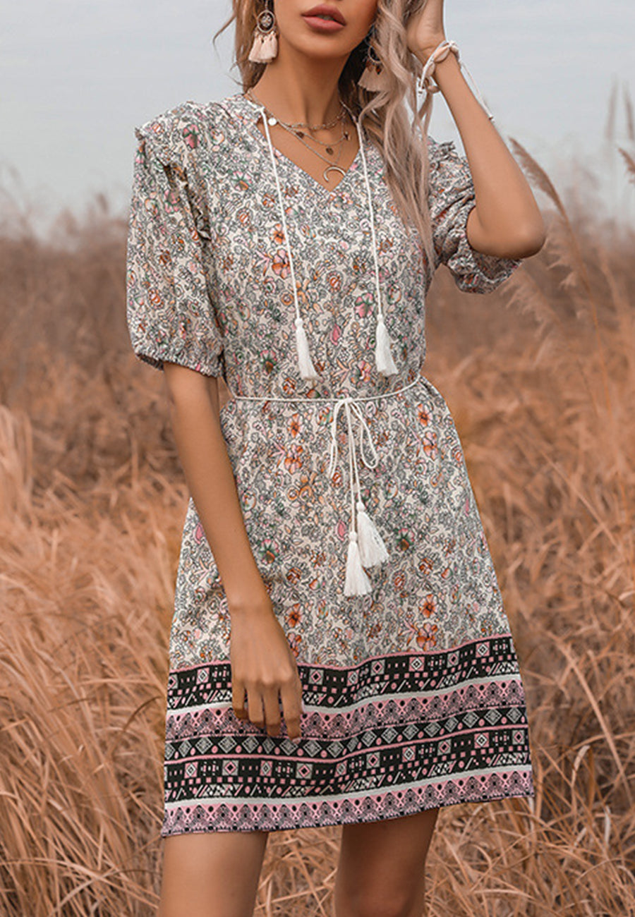 Vestido midi bohemio con detalle de lazo y borlas