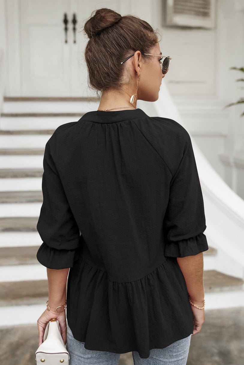 Blusa con cuello alto y capas