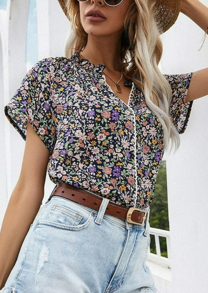 Blusa floral con ribete festoneado 