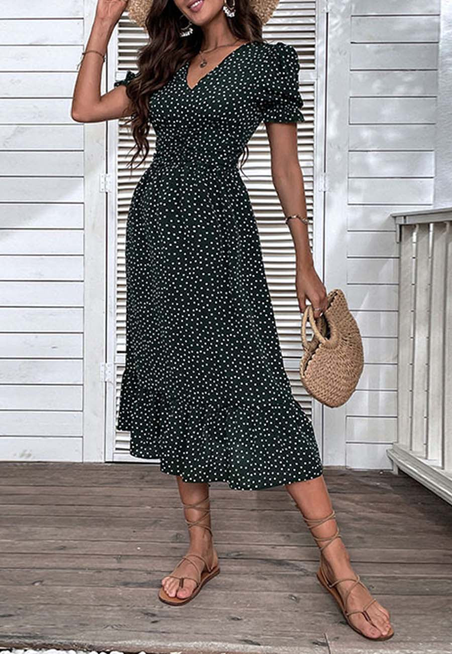 Vestido con escote en forma de cerradura y lunares en la espalda