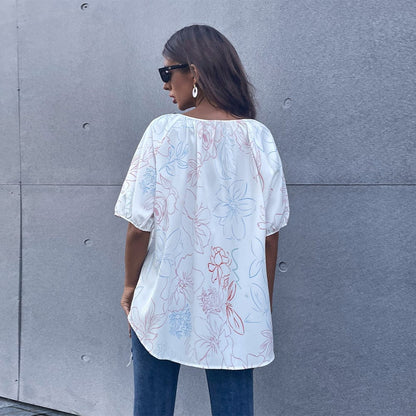 Blusa floral con lazo en el cuello y borlas