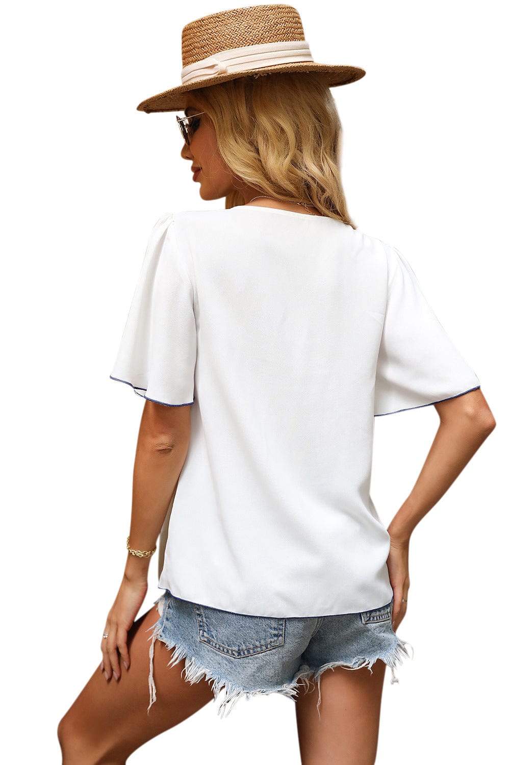 Blusa con mangas acampanadas y cuello anudado