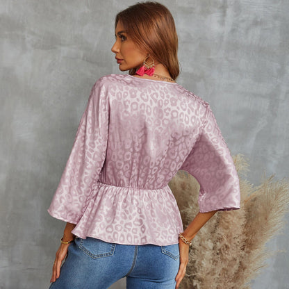 Blusa peplum con escote cruzado y estampado de leopardo