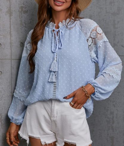 Blusa bohemia con detalle de encaje y lunares 